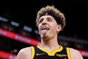 开云体育 -包含风云突变菲尼克斯太阳冲刺阶段远射贴柱，NBA季后赛版图或变，媒体盛赞，细节决定成败的词条