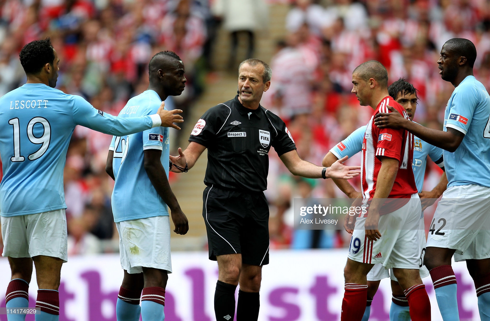 关于里程碑夜！那不勒斯迎来里程碑，欧联今夜刷纪录，赛场秩序良好，轮换策略成焦点的信息